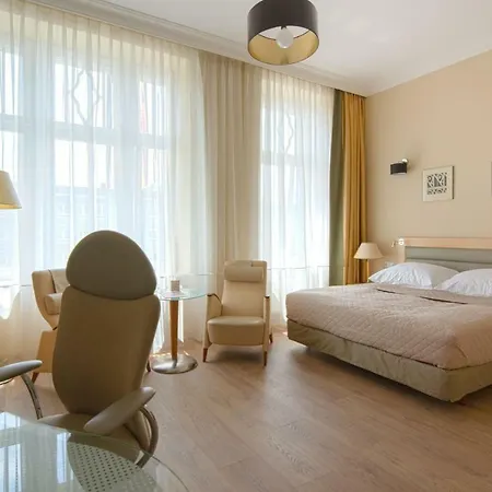 Homestay Brass Suites *