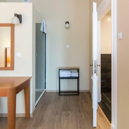 Homestay Brass Suites *