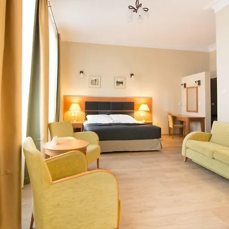 Brass Suites Homestay *