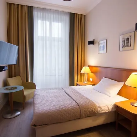 Homestay Brass Suites *