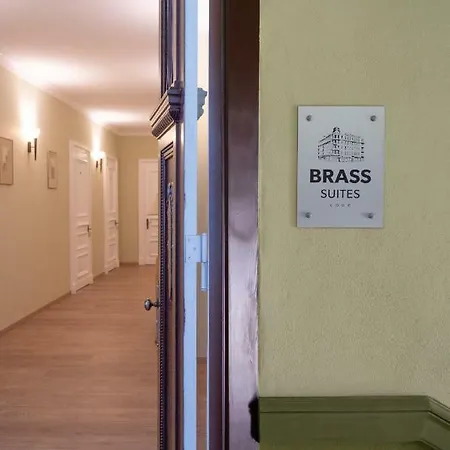 Brass Suites Homestay *